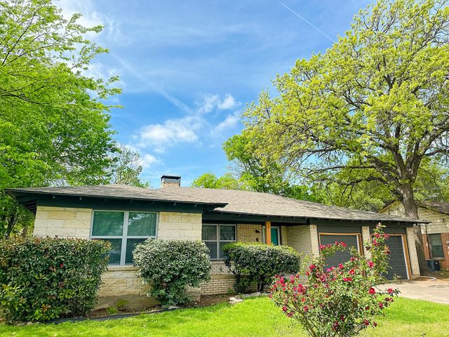 801 N Douglas Avenue, Cleburne, TX 76033