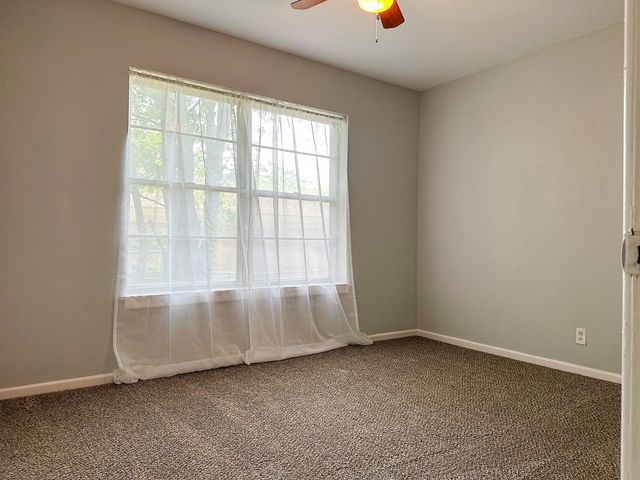 801 N Douglas Avenue, Cleburne, TX 76033