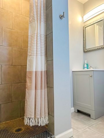 801 N Douglas Avenue, Cleburne, TX 76033