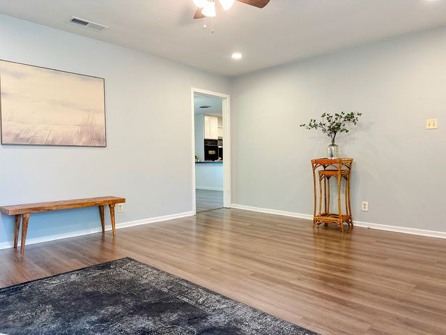 801 N Douglas Avenue, Cleburne, TX 76033