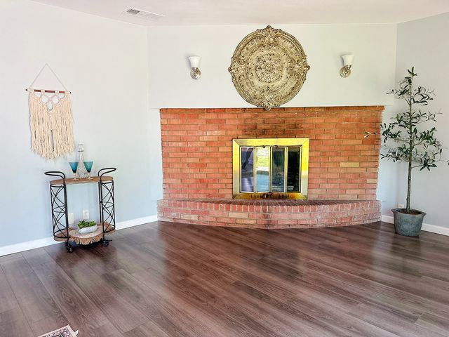 801 N Douglas Avenue, Cleburne, TX 76033