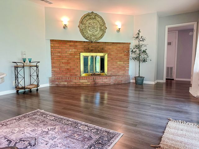 801 N Douglas Avenue, Cleburne, TX 76033