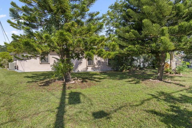 2449 SE Marseille Street, Port St Lucie, FL 34952