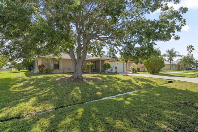 2449 SE Marseille Street, Port St Lucie, FL 34952