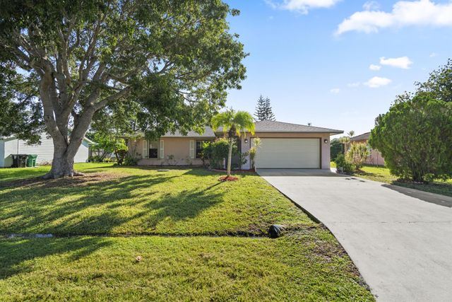 2449 SE Marseille Street, Port St Lucie, FL 34952