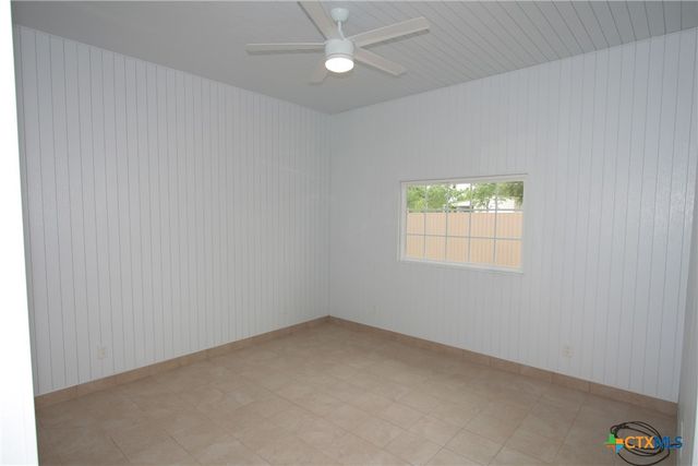 725 Lakeview Trail, Mcqueeney, TX 78123