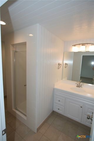 725 Lakeview Trail, Mcqueeney, TX 78123