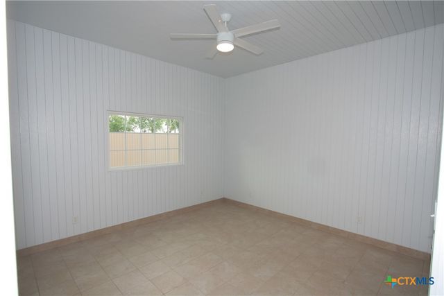 725 Lakeview Trail, Mcqueeney, TX 78123