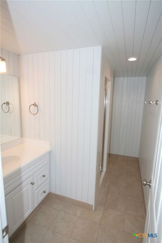725 Lakeview Trail, Mcqueeney, TX 78123