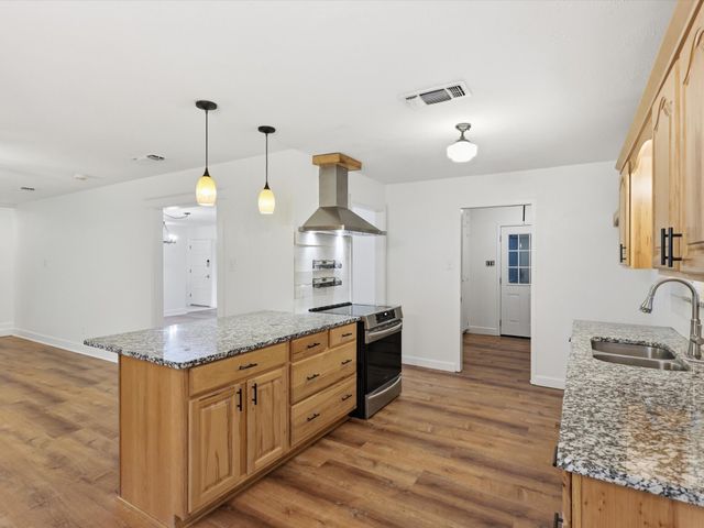 209 Valley View Court, Azle, TX 76020