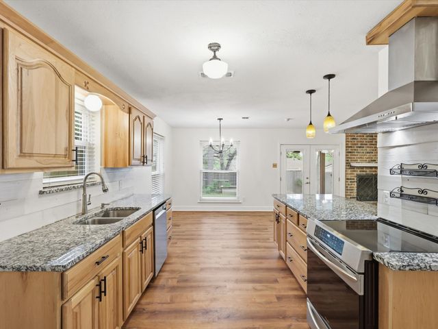 209 Valley View Court, Azle, TX 76020