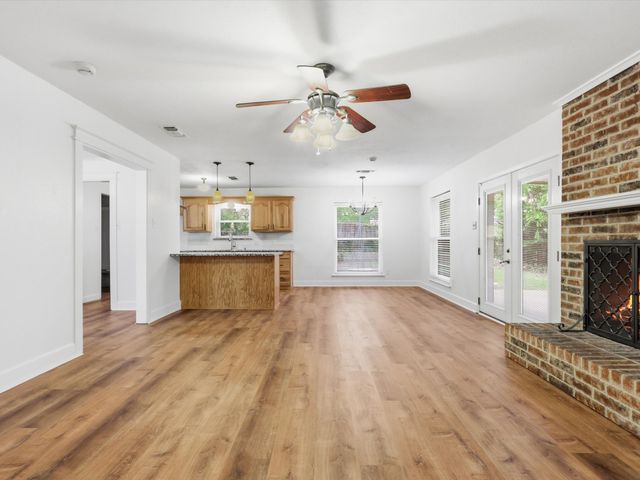 209 Valley View Court, Azle, TX 76020