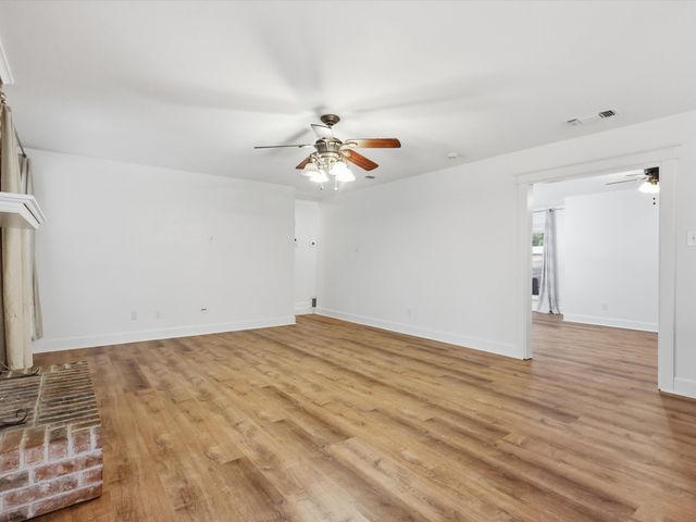 209 Valley View Court, Azle, TX 76020