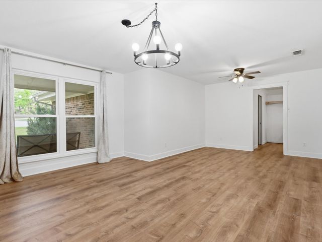 209 Valley View Court, Azle, TX 76020