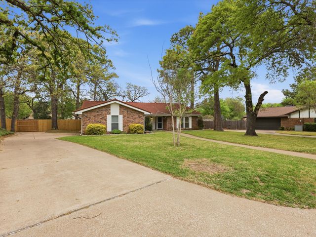 209 Valley View Court, Azle, TX 76020