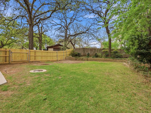 209 Valley View Court, Azle, TX 76020