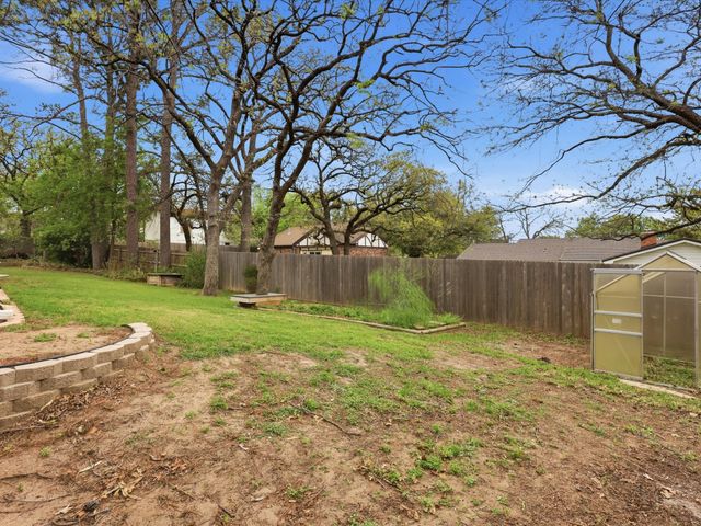209 Valley View Court, Azle, TX 76020