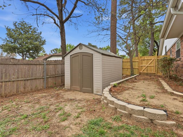 209 Valley View Court, Azle, TX 76020