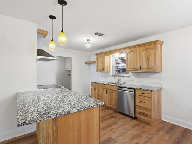 209 Valley View Court, Azle, TX 76020