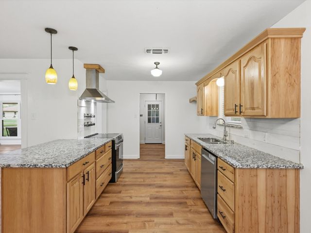 209 Valley View Court, Azle, TX 76020