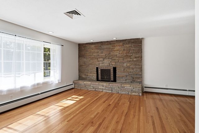 80 Lynnwood Dr, Longmeadow, MA 01106