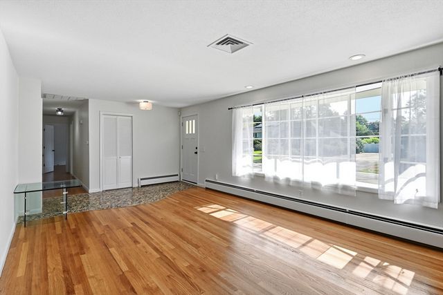 80 Lynnwood Dr, Longmeadow, MA 01106