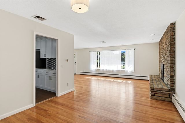 80 Lynnwood Dr, Longmeadow, MA 01106