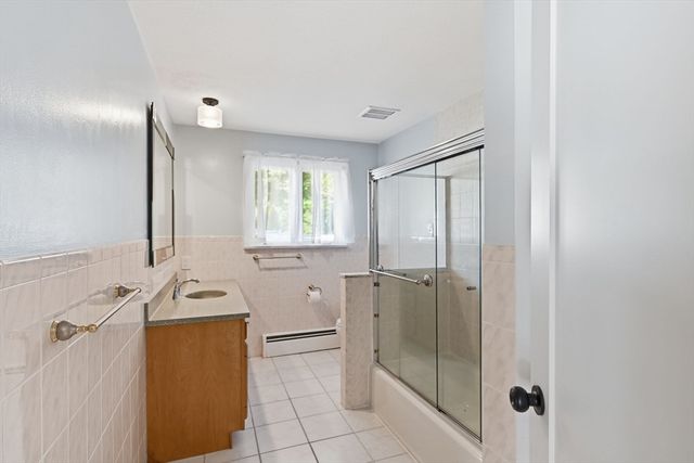 80 Lynnwood Dr, Longmeadow, MA 01106