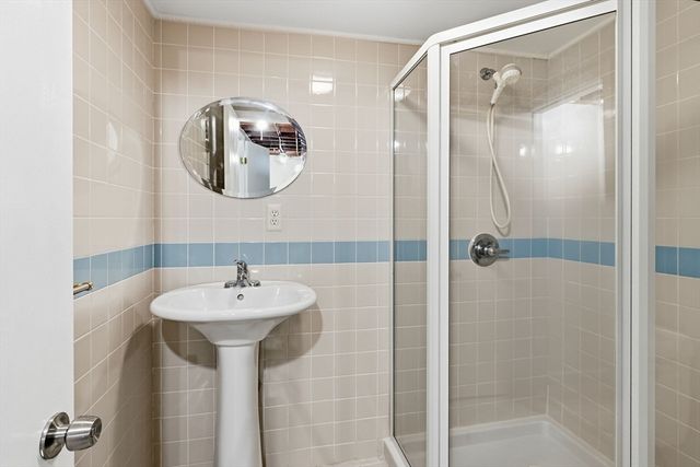 80 Lynnwood Dr, Longmeadow, MA 01106