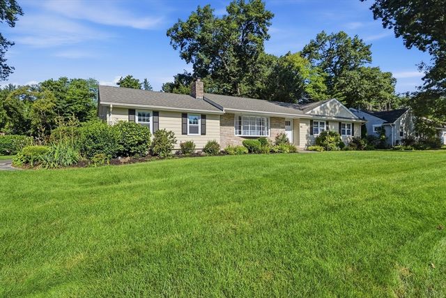80 Lynnwood Dr, Longmeadow, MA 01106
