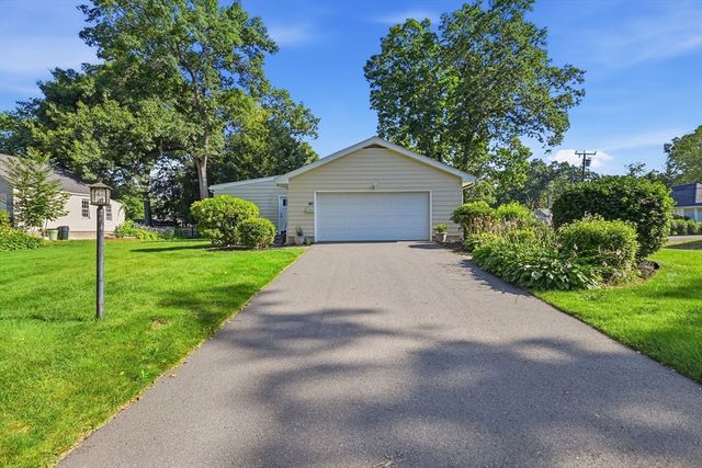80 Lynnwood Dr, Longmeadow, MA 01106