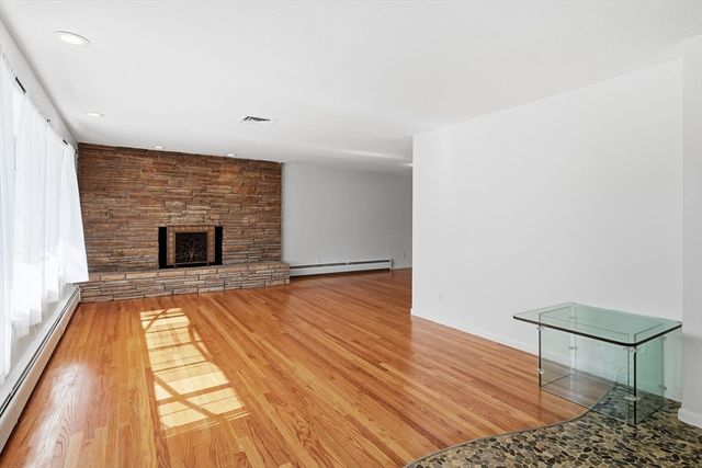80 Lynnwood Dr, Longmeadow, MA 01106