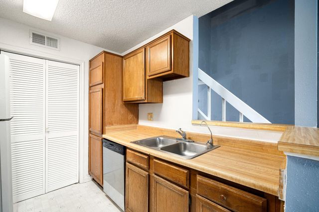 8359 Sands Point Drive 218, Houston, TX 77036