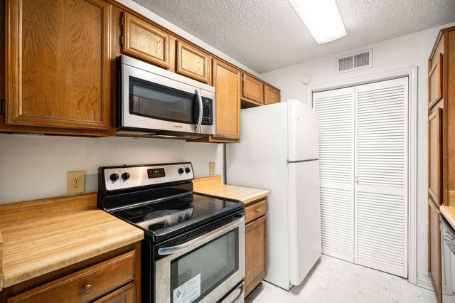 8359 Sands Point Drive 218, Houston, TX 77036