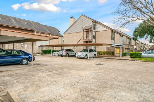 8359 Sands Point Drive 218, Houston, TX 77036