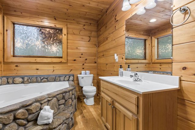 123 Lone Oak Drive, Blue Ridge, GA 30513