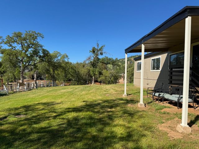 13600 Pino Ct, La Grange, CA 95329