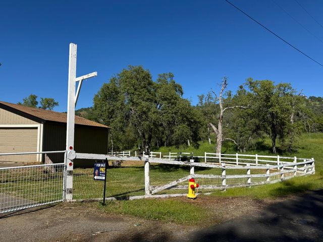 13600 Pino Ct, La Grange, CA 95329