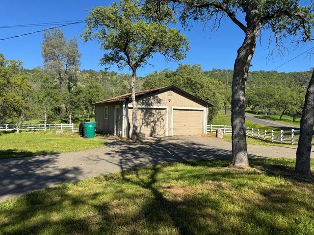 13600 Pino Ct, La Grange, CA 95329