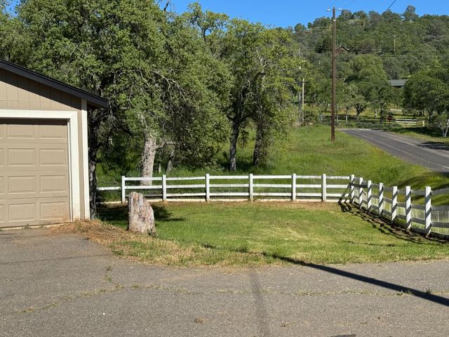 13600 Pino Ct, La Grange, CA 95329