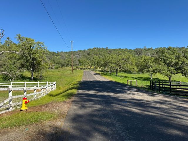 13600 Pino Ct, La Grange, CA 95329