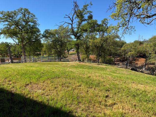 13600 Pino Ct, La Grange, CA 95329