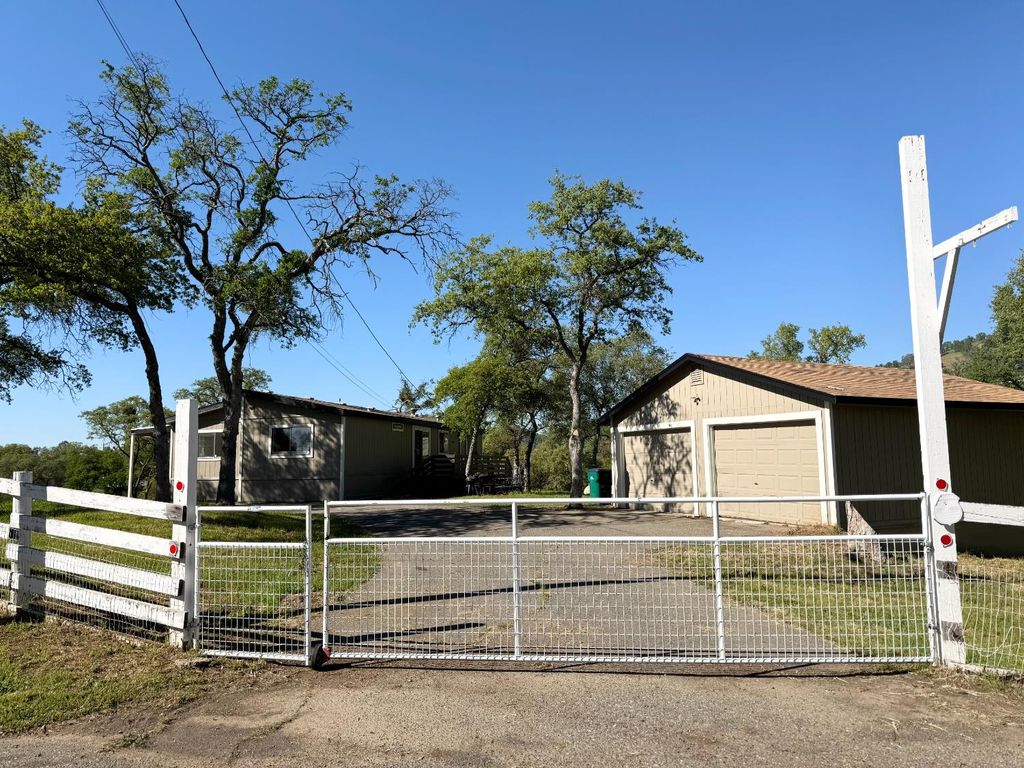 13600 Pino Ct, La Grange, CA 95329