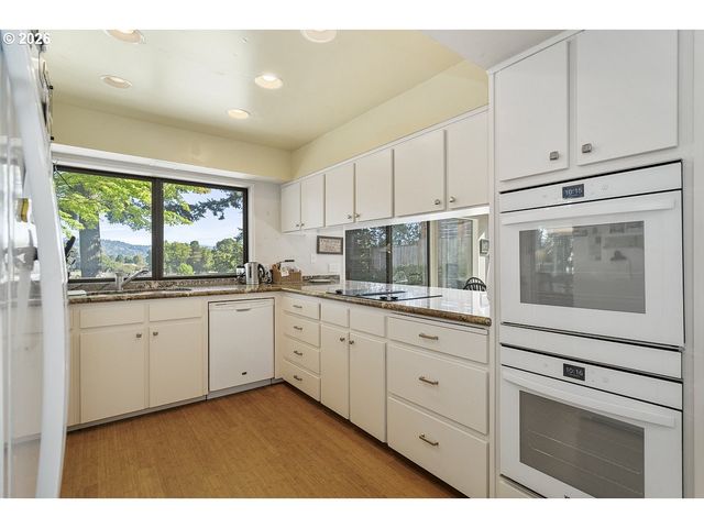 20307 Ne INTERLACHEN Ln, Fairview, OR 97024