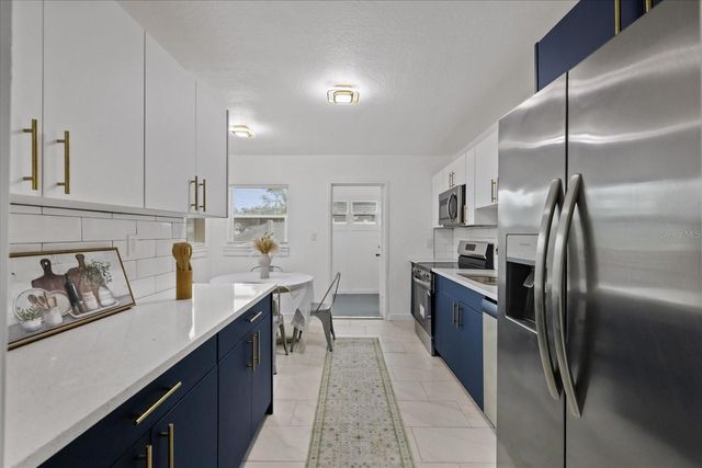 8730 N CALDER PLACE, Tampa, FL 33604