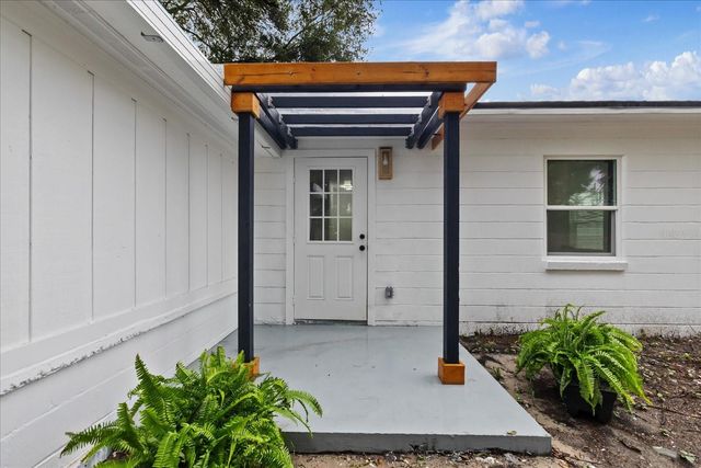8730 N CALDER PLACE, Tampa, FL 33604