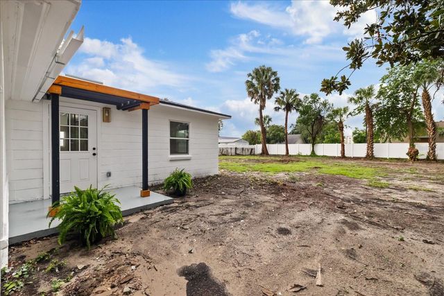 8730 N CALDER PLACE, Tampa, FL 33604