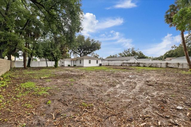 8730 N CALDER PLACE, Tampa, FL 33604