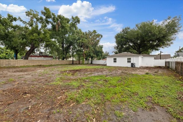 8730 N CALDER PLACE, Tampa, FL 33604