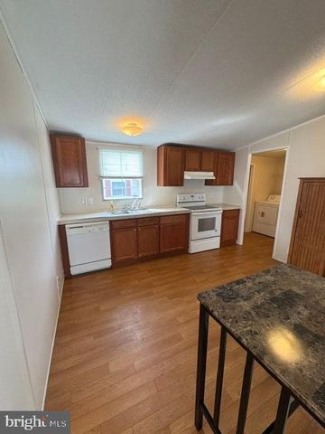 56 COOL BREEZE, Middle River, MD 21220